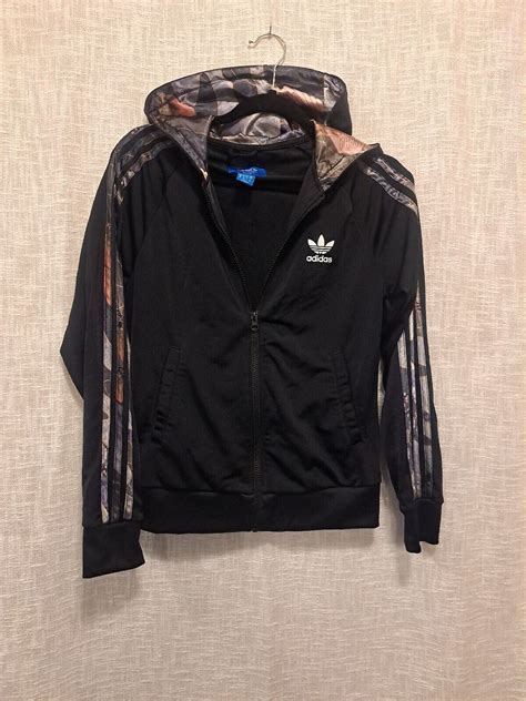 trefoil adidas ora.